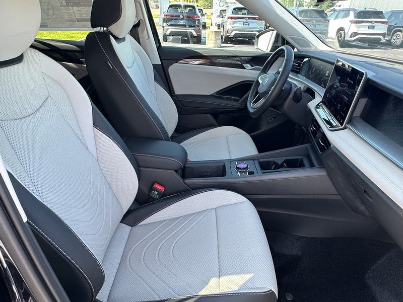 2025 Volkswagen Tiguan 2.0T SE FWD