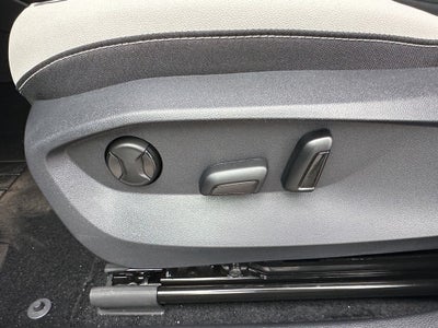 2026 Volkswagen Taos SE FWD