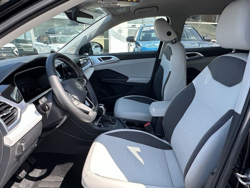 2025 Volkswagen Taos SE FWD