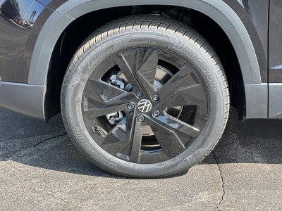 2025 Volkswagen Taos SE FWD