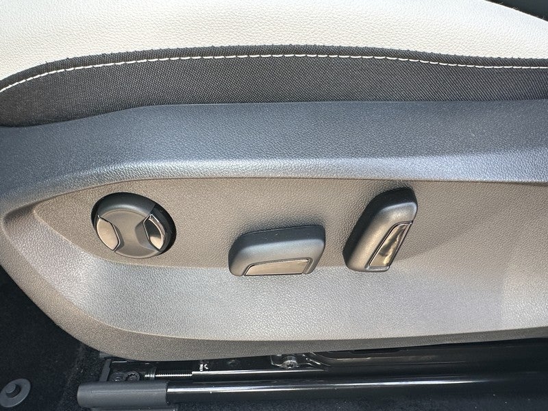 2026 Volkswagen Taos SE FWD