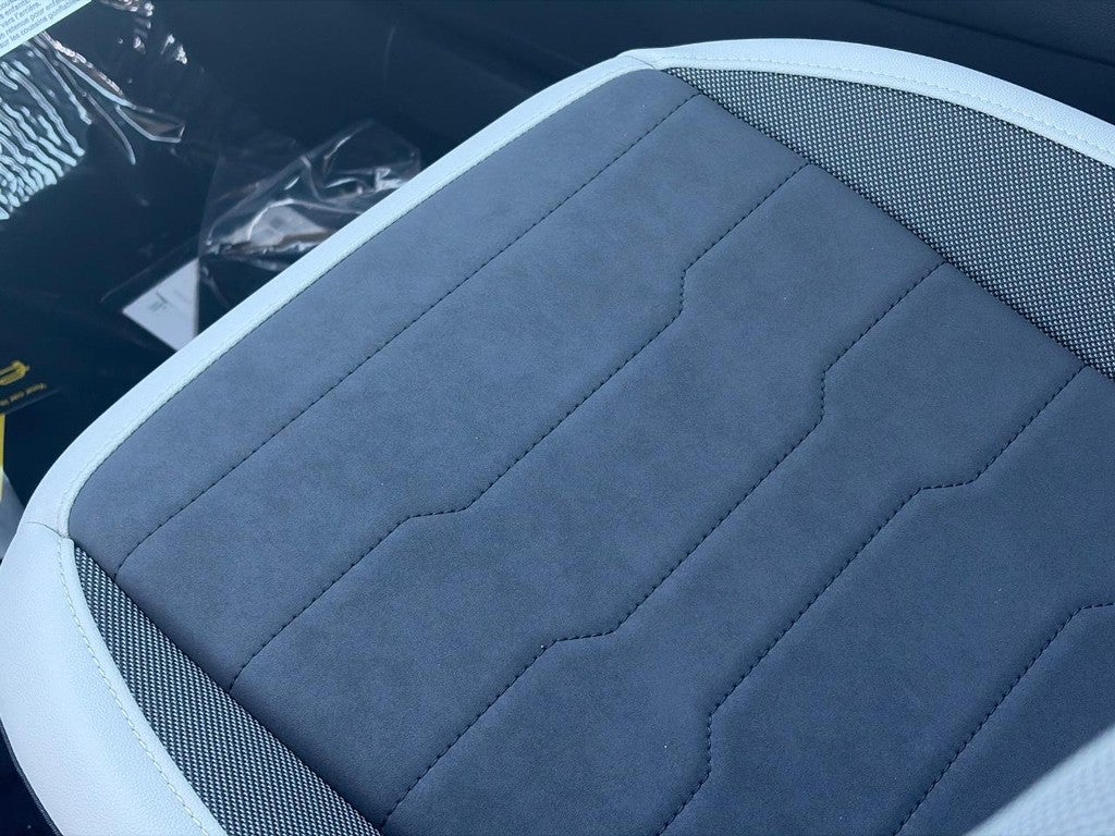 2027 Volkswagen Taos SE FWD
