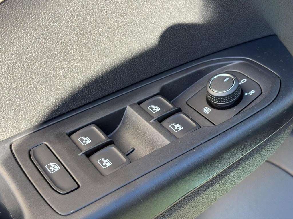 2027 Volkswagen Taos SE FWD