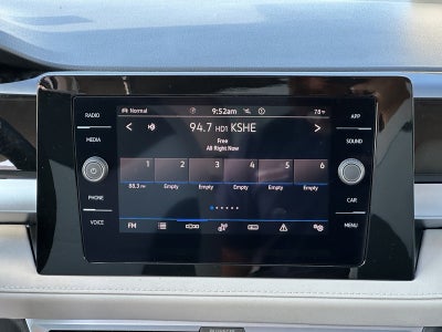 2025 Volkswagen Taos SE 4MOTION