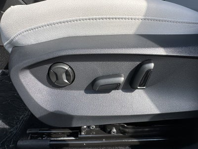 2025 Volkswagen Taos SE 4MOTION