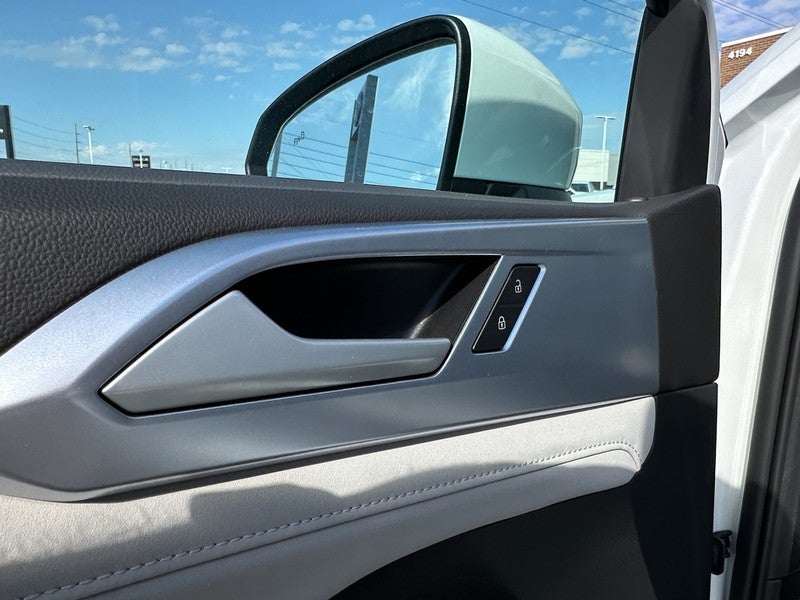 2025 Volkswagen Taos SE 4MOTION