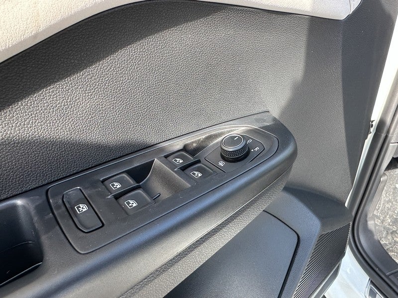 2025 Volkswagen Taos SE 4MOTION