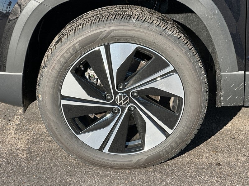 2026 Volkswagen Taos SE 4MOTION