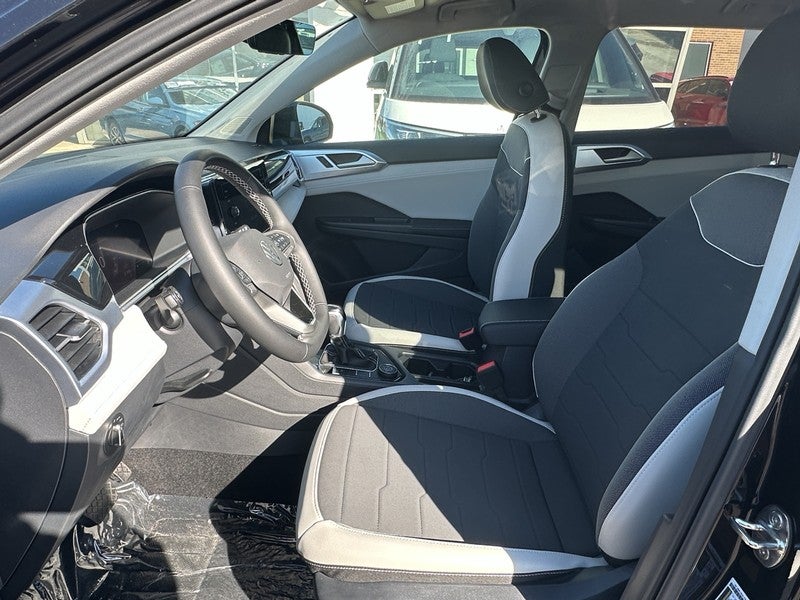 2025 Volkswagen Taos SE 4MOTION