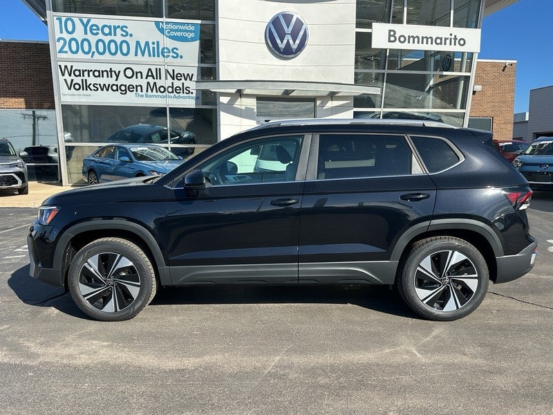 2025 Volkswagen Taos SE 4MOTION