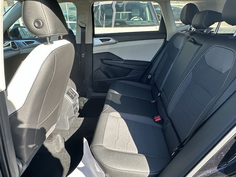 2025 Volkswagen Taos SE 4MOTION