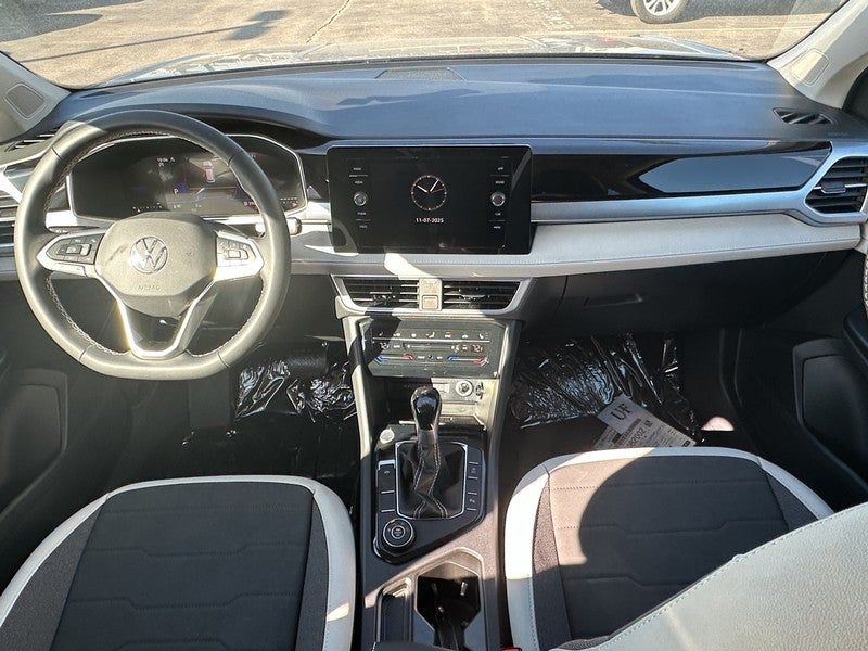 2025 Volkswagen Taos SE 4MOTION