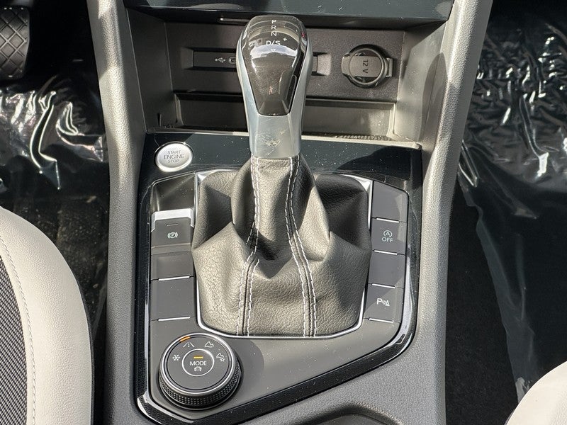 2025 Volkswagen Taos SE 4MOTION