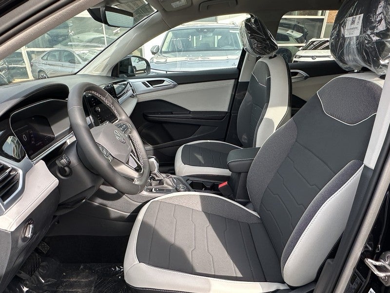 2025 Volkswagen Taos SE 4MOTION