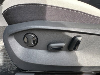 2025 Volkswagen Taos SE 4MOTION