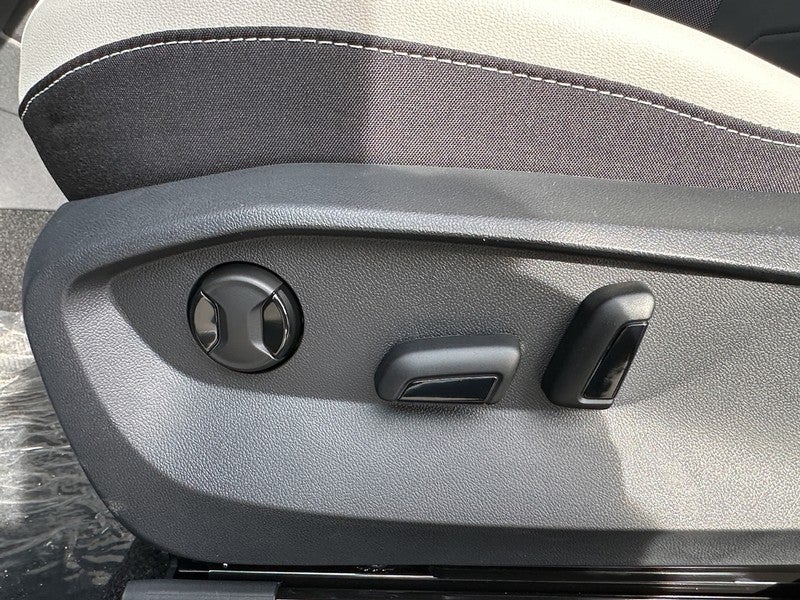 2025 Volkswagen Taos SE 4MOTION