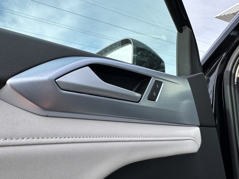 2025 Volkswagen Taos SE 4MOTION