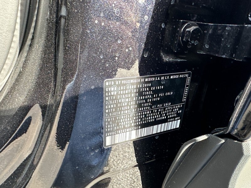 2025 Volkswagen Taos SE 4MOTION