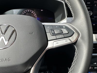 2025 Volkswagen Taos SE 4MOTION