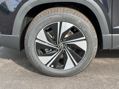 2025 Volkswagen Taos SE 4MOTION