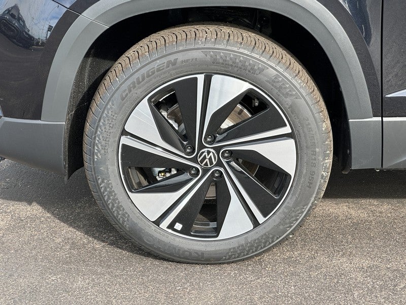 2025 Volkswagen Taos SE 4MOTION