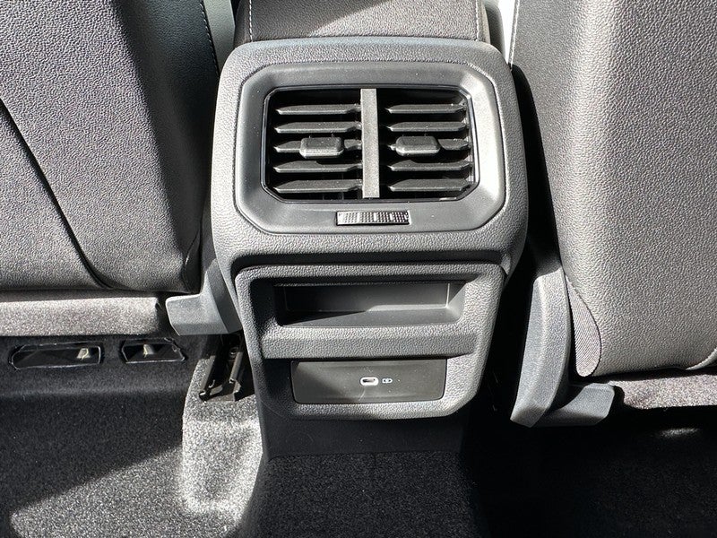 2025 Volkswagen Taos SE 4MOTION