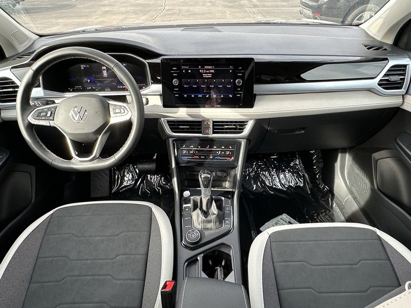 2025 Volkswagen Taos SE 4MOTION