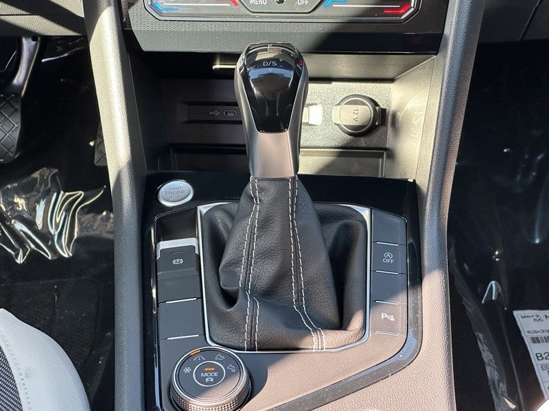 2025 Volkswagen Taos SE 4MOTION