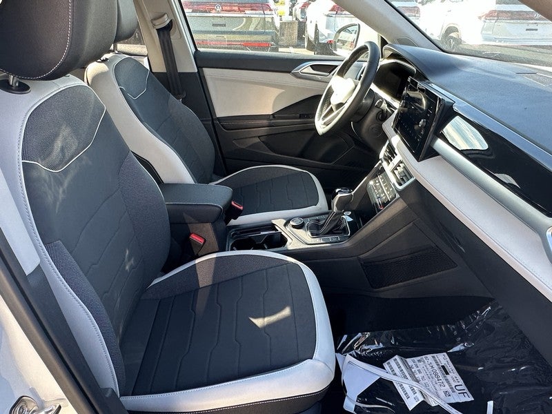 2025 Volkswagen Taos SE 4MOTION