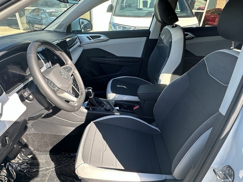 2025 Volkswagen Taos SE 4MOTION