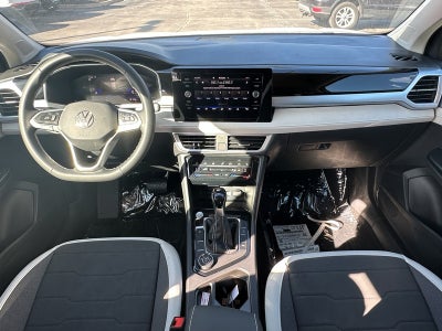 2025 Volkswagen Taos SE 4MOTION