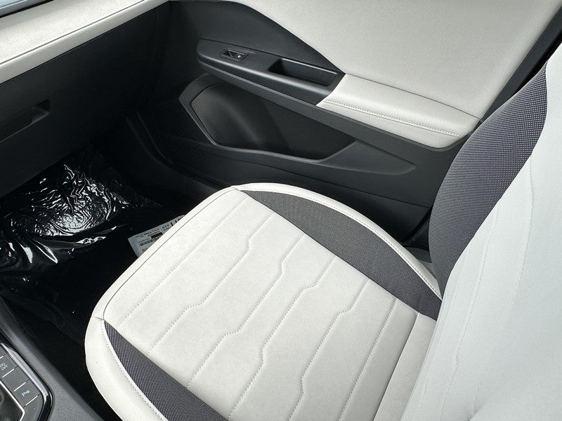 2025 Volkswagen Taos SE 4MOTION