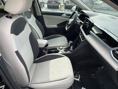 2025 Volkswagen Taos SE 4MOTION