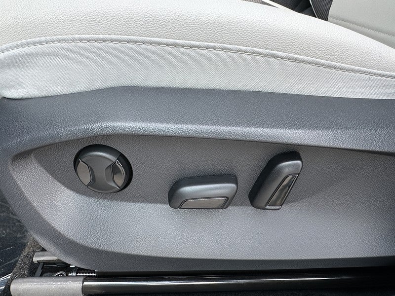 2025 Volkswagen Taos SE 4MOTION