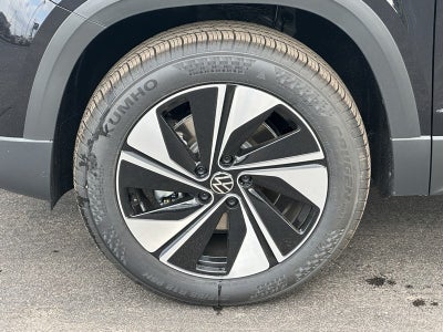 2025 Volkswagen Taos SE 4MOTION