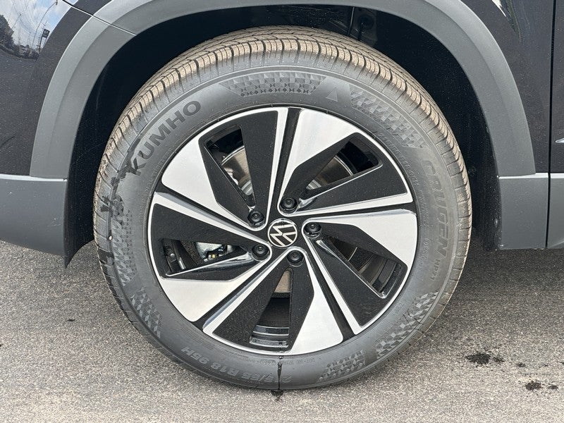 2025 Volkswagen Taos SE 4MOTION