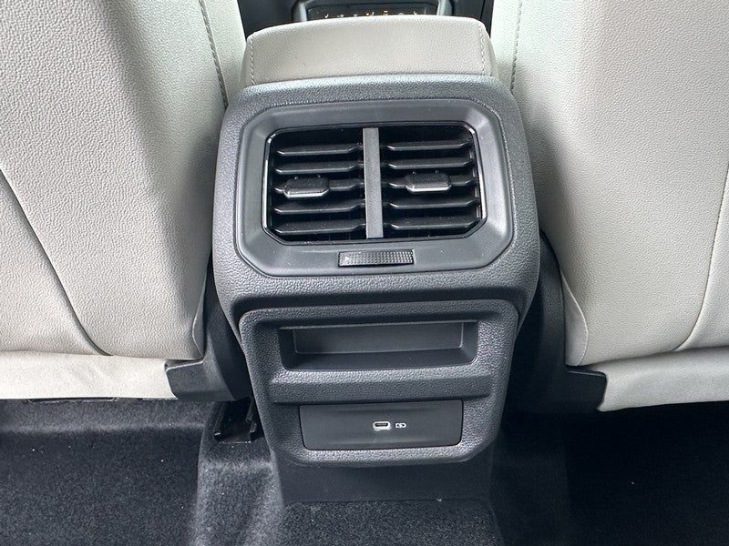 2025 Volkswagen Taos SE 4MOTION