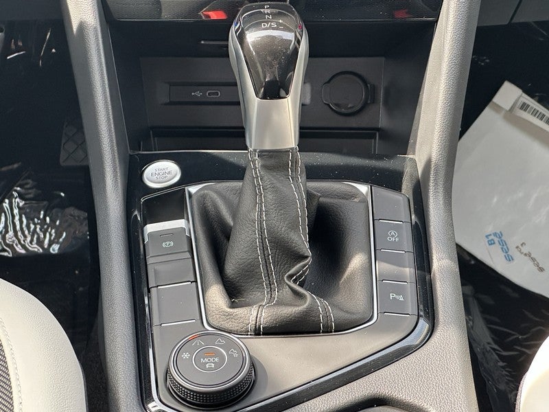 2025 Volkswagen Taos SE 4MOTION