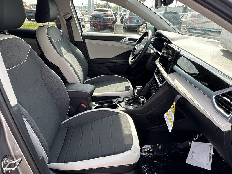 2025 Volkswagen Taos SE 4MOTION