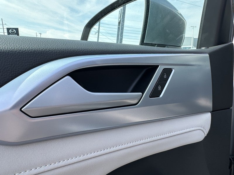 2025 Volkswagen Taos SE 4MOTION