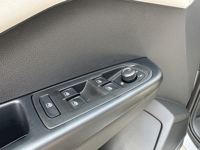 2025 Volkswagen Taos SE 4MOTION