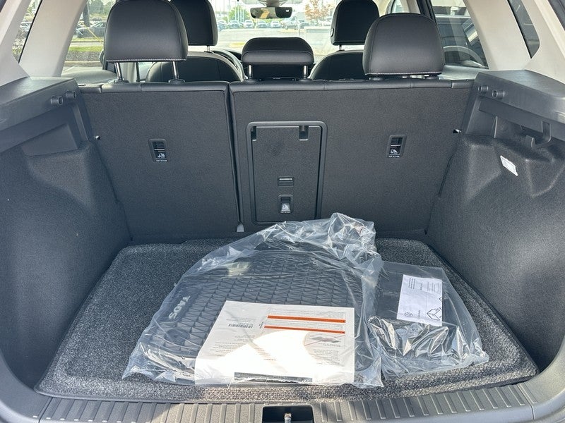 2025 Volkswagen Taos SE 4MOTION