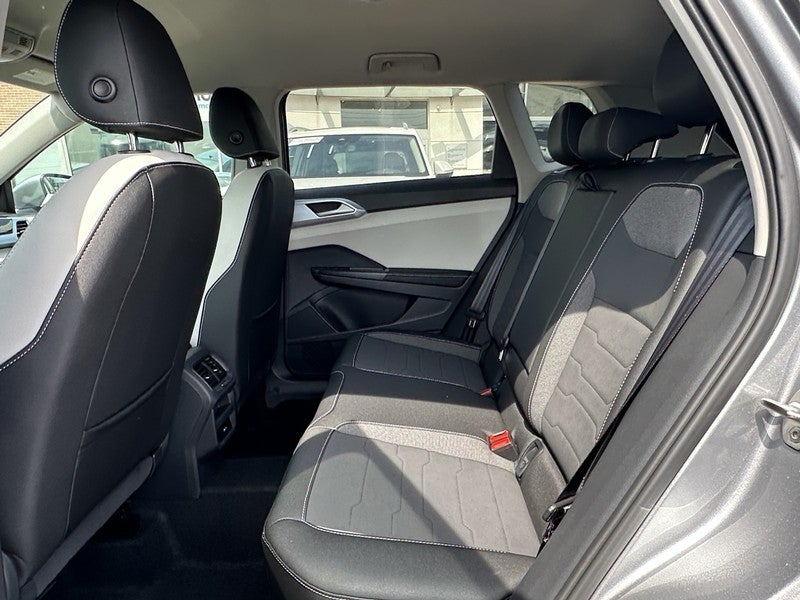 2025 Volkswagen Taos SE 4MOTION