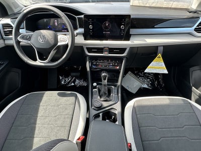 2025 Volkswagen Taos SE 4MOTION