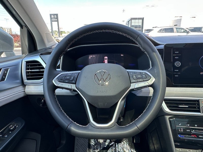 2025 Volkswagen Taos SE 4MOTION