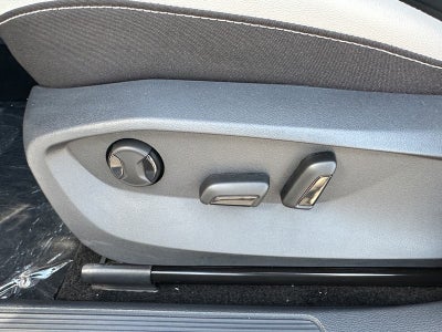 2025 Volkswagen Taos SE 4MOTION