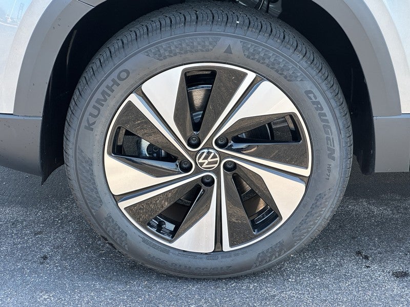 2025 Volkswagen Taos SE 4MOTION