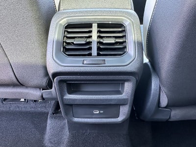 2025 Volkswagen Taos SE 4MOTION