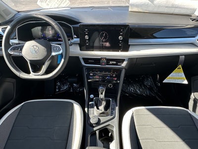 2025 Volkswagen Taos SE 4MOTION