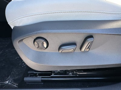 2025 Volkswagen Taos SE 4MOTION